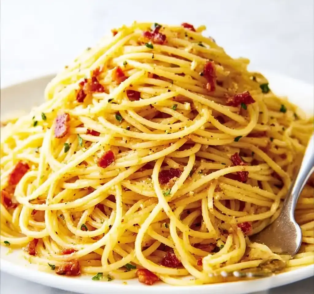 Classic Spaghetti Carbonara (Quick and Easy!) Recipe - Recipe Image